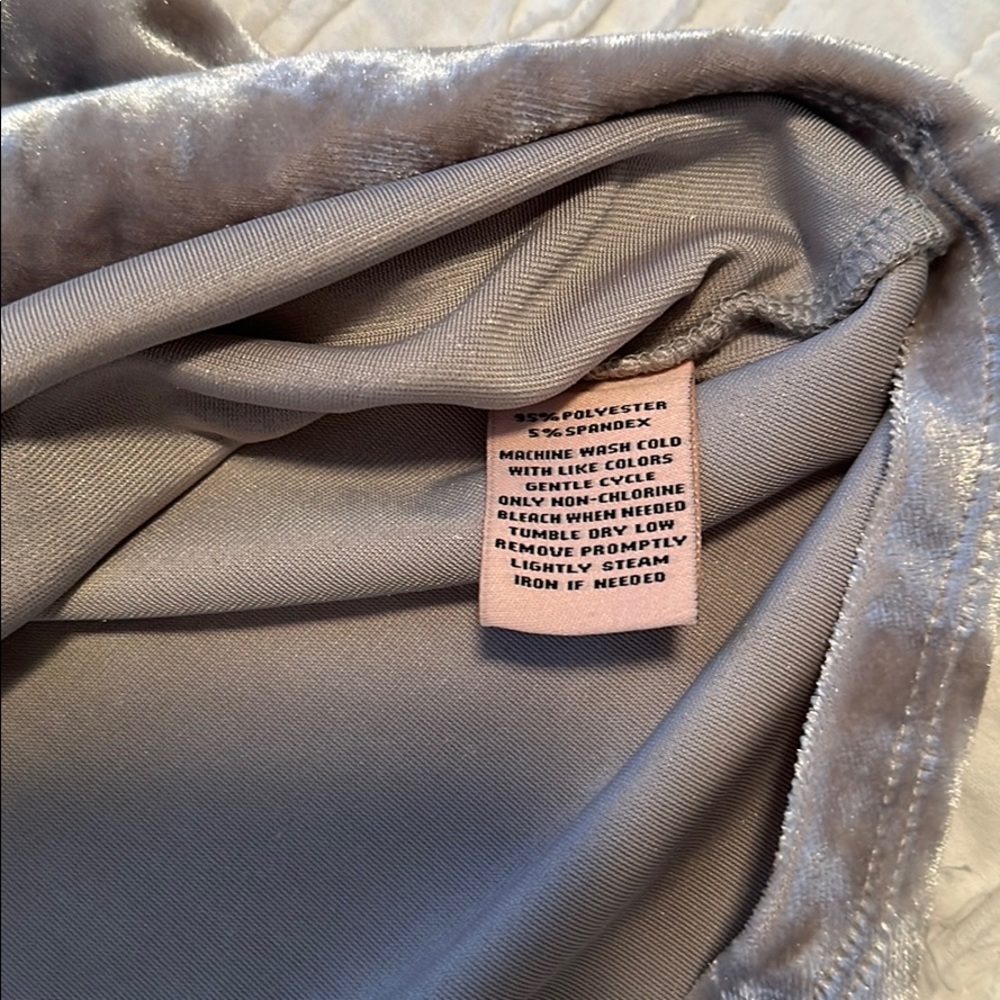 blouse - Picture 2 of 3